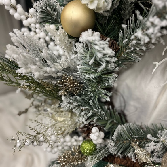 26” Snow White green and soft golds with pine cones and floral mixed wreath - Picture 9 of 12